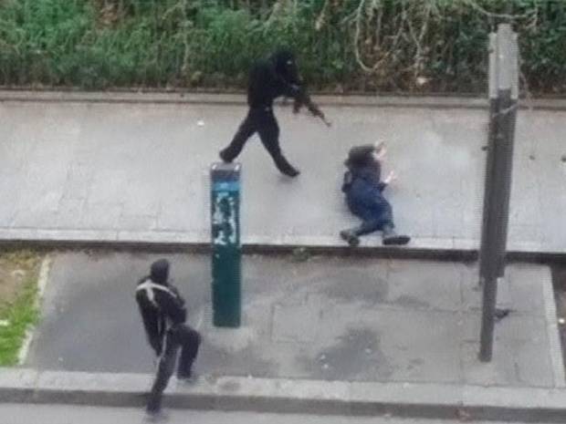Grabación ciudadana. Un policía es asesinado por los terroristas de Charlie Hebdo