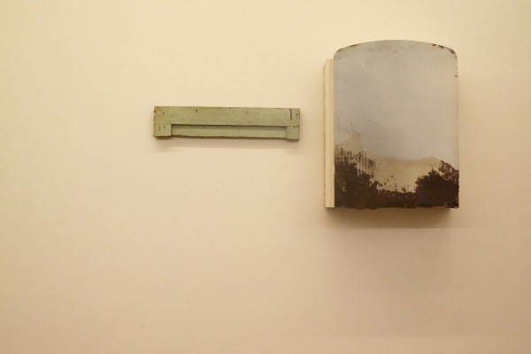 Eduardo Motato, “Pathosformel: Elementos para una pintura” (detalle), instalación de objetos encontrados, 2015