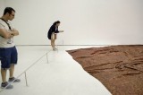 Visita a la retrospectiva de Doris Salcedo Visita a la retrospectiva de Doris Salcedo